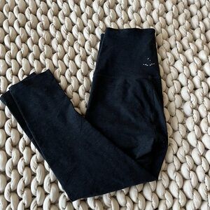 Beyond Yoga Iconic Heathered Black Charcoal Leggings Cropped